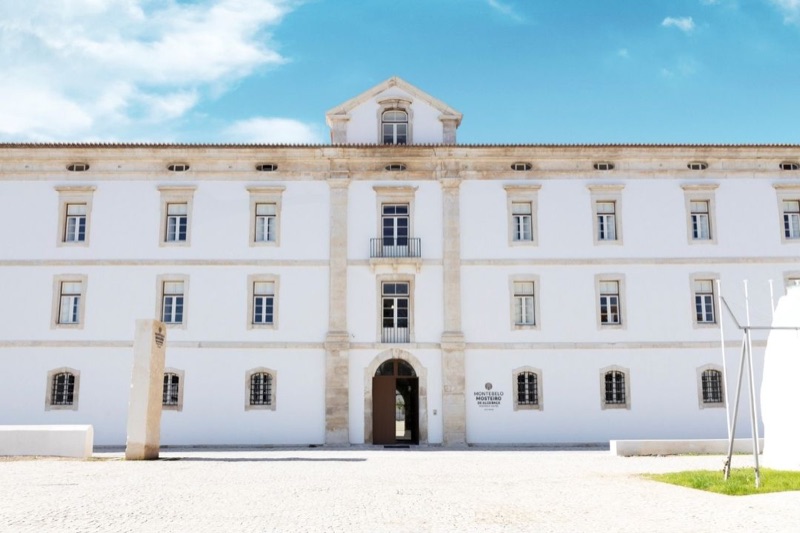 Facade of the Montebelo Mosteiro de Alcobaça Historic Hotel